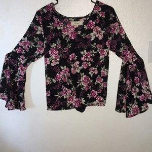 •Bell-Sleeve Top•